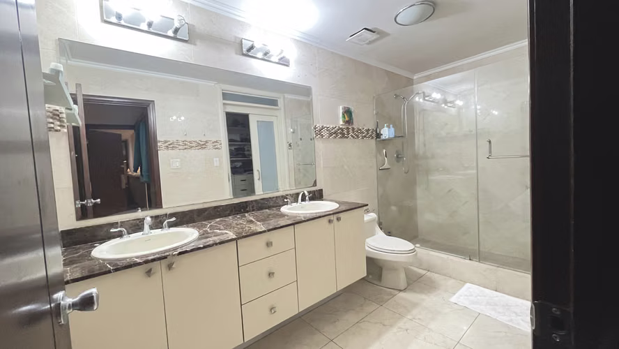 Apartment for Sale, Balboa Avenue