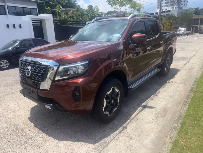 NISSAN NP300 LE