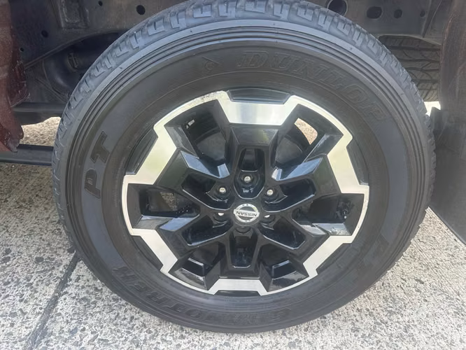 NISSAN NP300 LE
