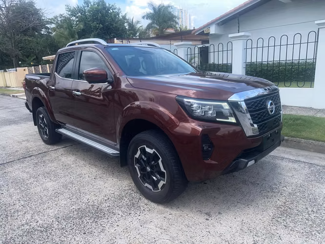 NISSAN NP300 LE
