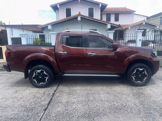 NISSAN NP300 LE