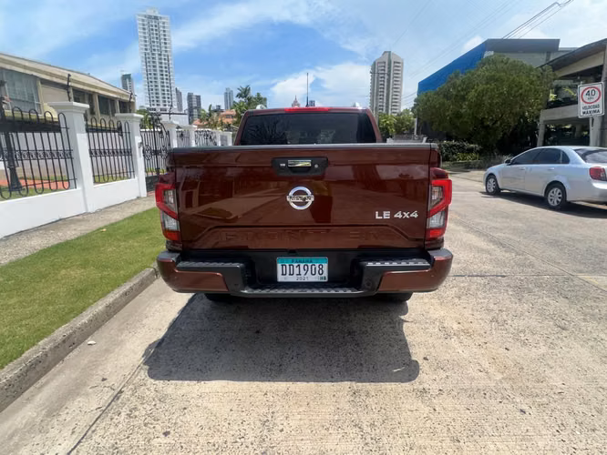 NISSAN NP300 LE
