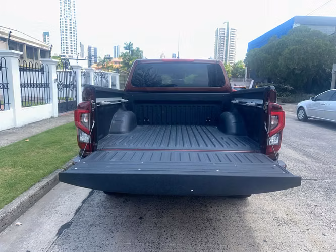 NISSAN NP300 LE
