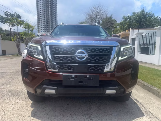 NISSAN NP300 LE