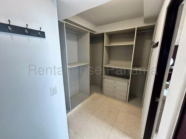 Apartamento de Lujo Frente al Mar en Coco del Mar con Vista Panorámica - Imagen 9