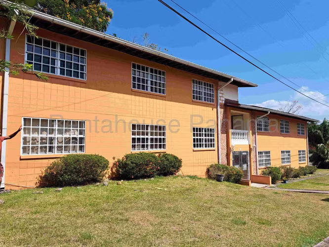 Venta de edificio en Clayton de 4 apartamentos 26JSS8002