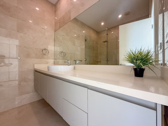 ALQUILER AMPLIO APARTAMENTO OCEAN REEF IMPECABLE 350 MTS