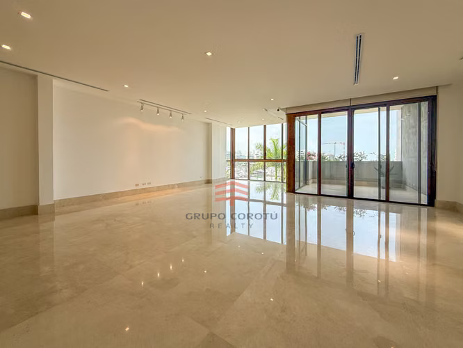 ALQUILER AMPLIO APARTAMENTO OCEAN REEF IMPECABLE 350 MTS