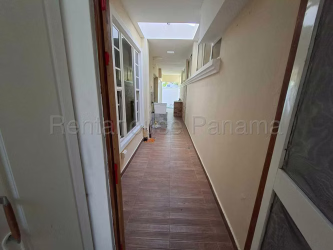 Vendo Casa de 276 m² en Villa Valencia, Costa Sur 26-7410GG