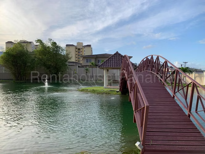 Vendo Casa de 172 m² en Dorado Lakes, Condado del Rey 26-7173GG