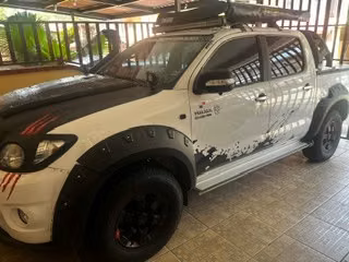 TOYOTA HILUX 2010 – POCO KILOMETRAJE – FULL MODIFICADA – ÚNICA - Imagen 6
