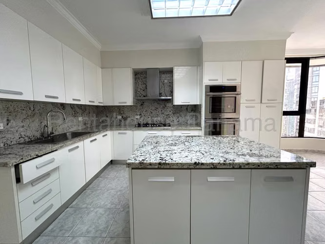 Vendo Apartamento de 430 m² en PH The Mirage, Paitilla 26-7588GG