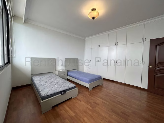 Vendo Apartamento de 430 m² en PH The Mirage, Paitilla 26-7588GG