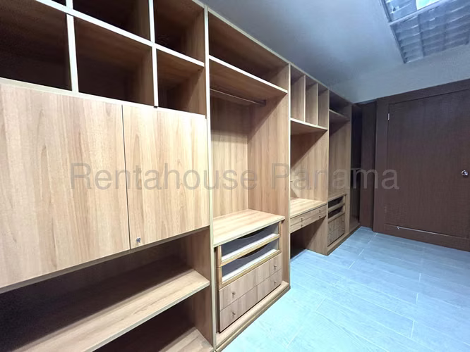 Vendo Apartamento de 430 m² en PH The Mirage, Paitilla 26-7588GG