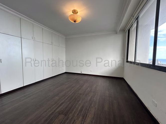 Vendo Apartamento de 430 m² en PH The Mirage, Paitilla 26-7588GG