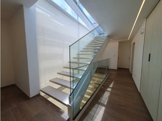 Moderno Town Houses en Clayton Heights de 3 niveles