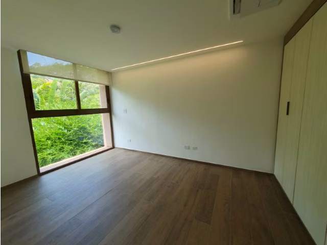 Moderno Town Houses en Clayton Heights de 3 niveles