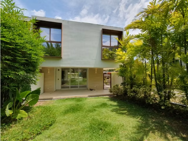 Moderno Town Houses en Clayton Heights de 3 niveles