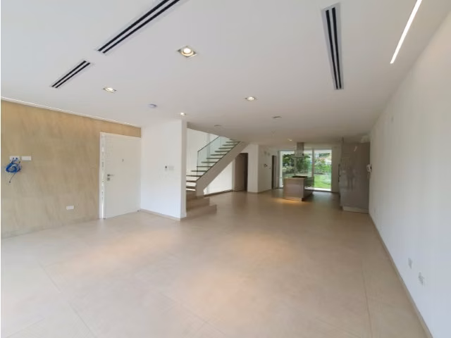 Moderno Town Houses en Clayton Heights de 3 niveles