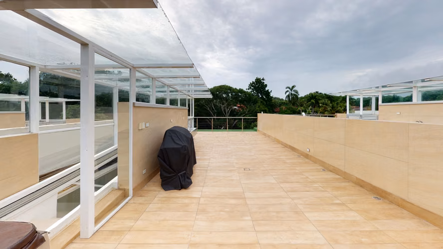 Moderno Town Houses en Clayton Heights de 3 niveles