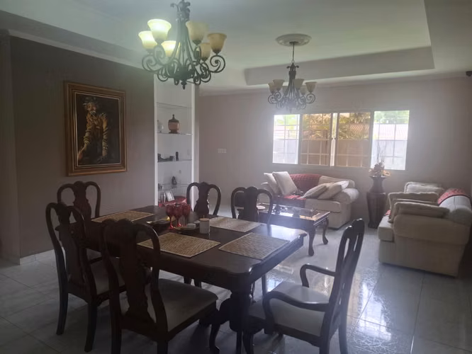 Se vende casa es San Antonio