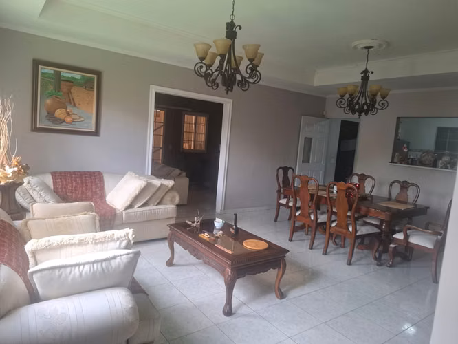 Se vende casa es San Antonio