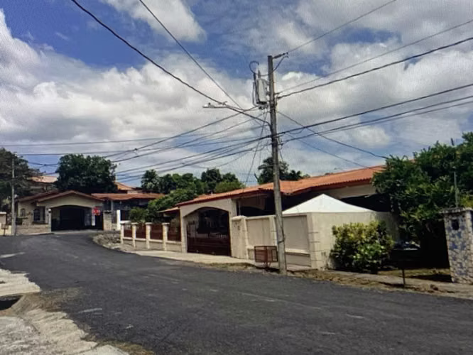 LInda casa Santiago de Veraguas