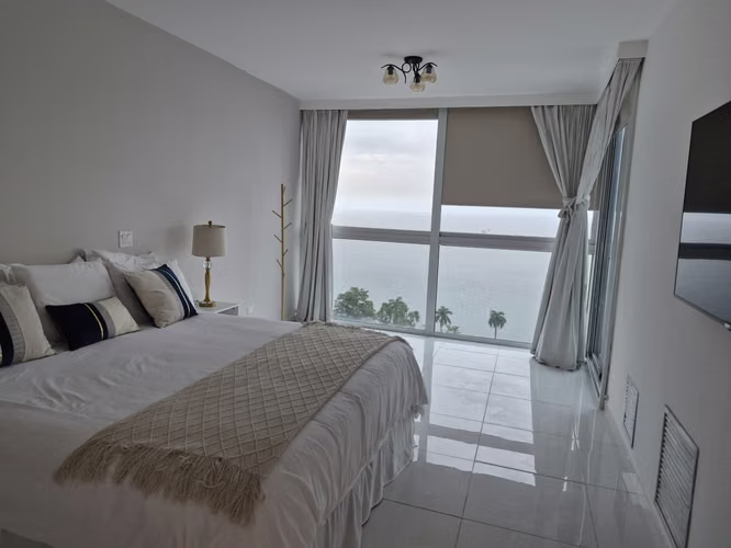 APARTAMENTO AMOBLADO FRENTE AL MAR EN VENTA