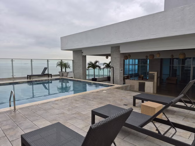 APARTAMENTO AMOBLADO FRENTE AL MAR EN VENTA