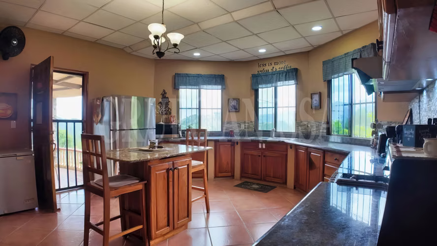 Se Vende Casa de Montaña con vista panorámica en Sorá