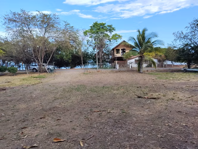 Venta de Lote Titulado Frente al Mar en Playa Bucaro, Tonosí