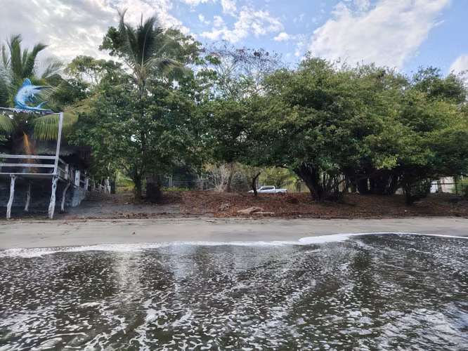 Venta de Lote Titulado Frente al Mar en Playa Bucaro, Tonosí