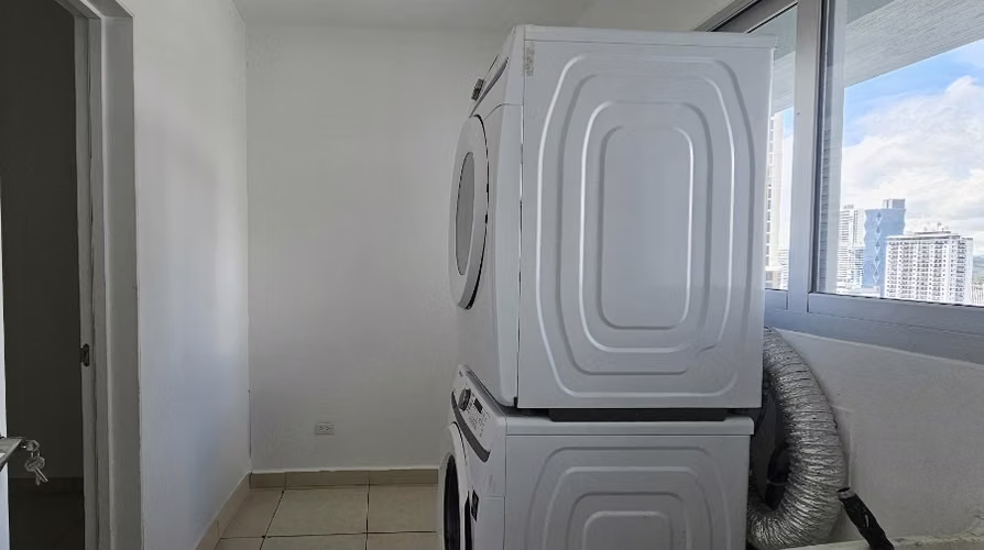 APARTAMENTO FRENTE AL MAR CON LINEA BLANCA