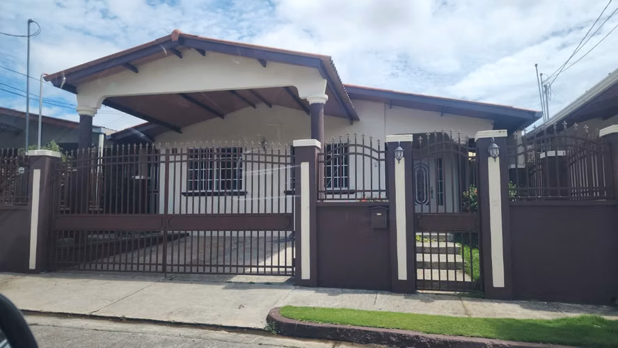  Casa en Venta – Terrazas de Brisas del Golf – 324 m² de Terreno