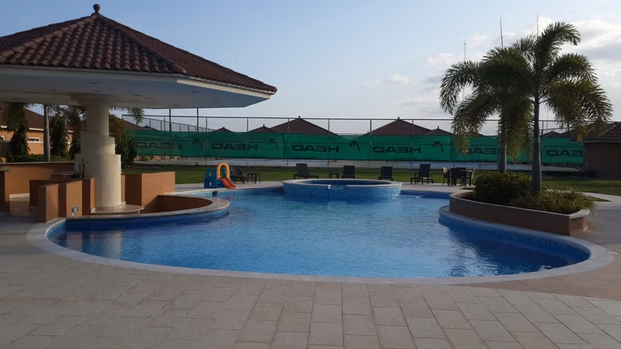Sunset Coast, una sola planta. Terreno enorme. Precio Increible! - Imagen 7