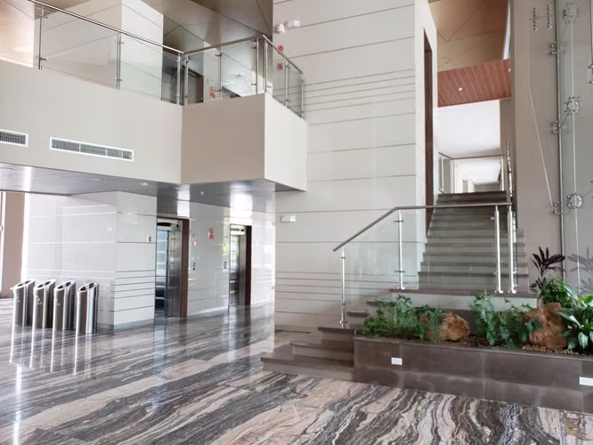 Venta de Oficina Comercial en Costa del Este Ph Plaza del Este 1413 mts PD