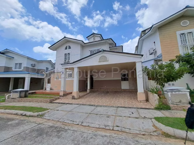 Venta de Casa en Vista Alegre Ph Playa Dorada ANL