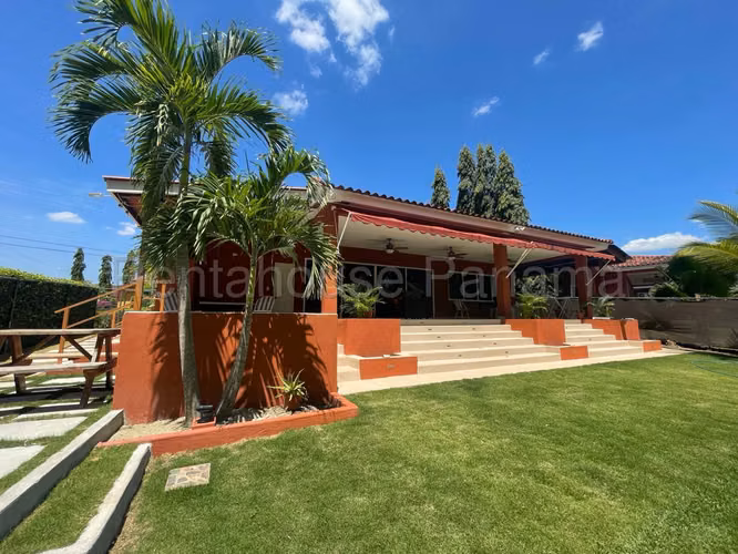 Vendo de Casa en chame villas de la colonia OF26-8041