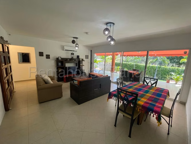 Vendo de Casa en chame villas de la colonia OF26-8041