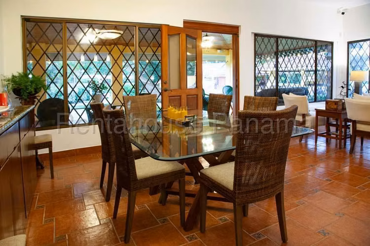 Vendo de Casa en Coronado OF 26-6954