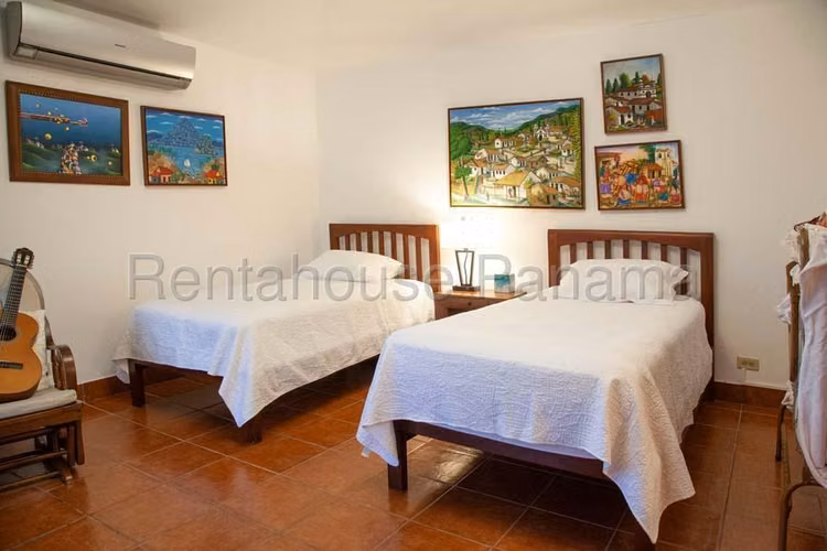 Vendo de Casa en Coronado OF 26-6954