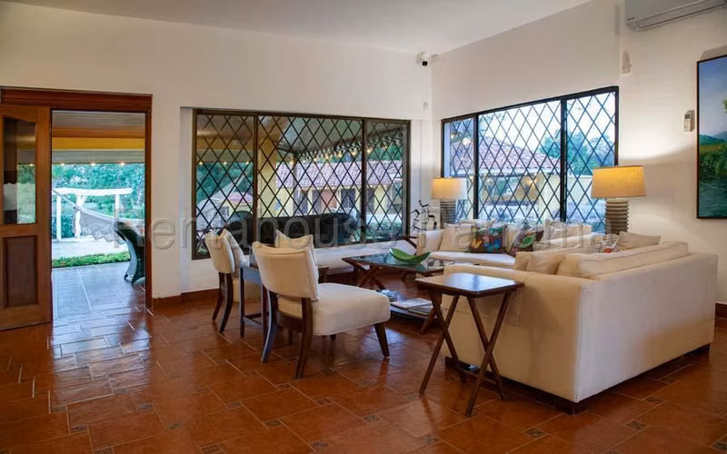 Vendo de Casa en Coronado OF 26-6954