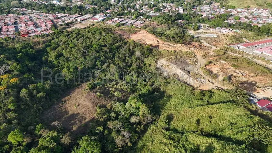 Vendo Terreno para desarrollo inmobiliario en Las Cumbres OF 26-7707