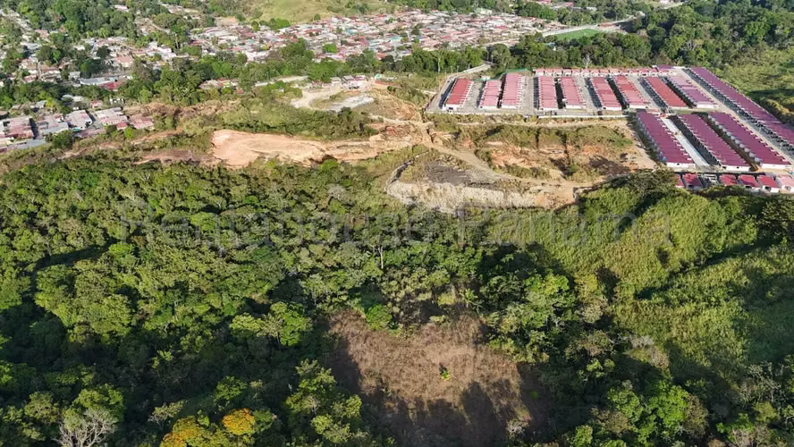 Vendo Terreno para desarrollo inmobiliario en Las Cumbres OF 26-7707