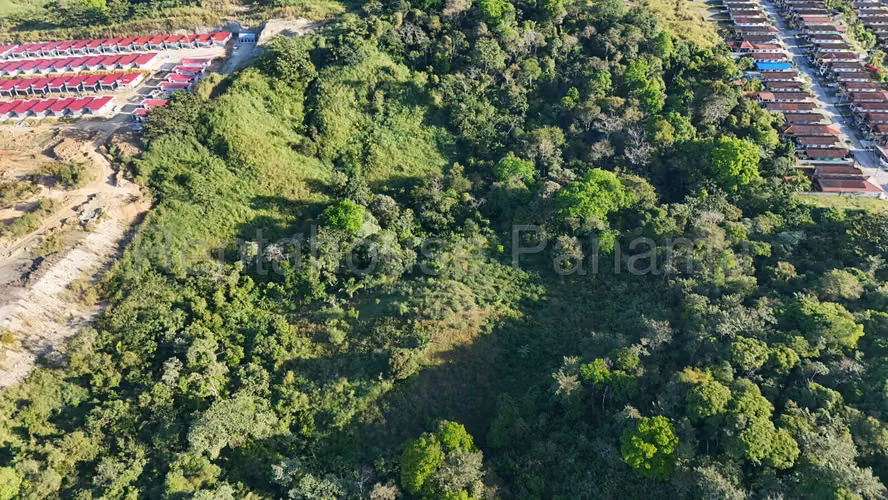 Vendo Terreno para desarrollo inmobiliario en Las Cumbres OF 26-7707