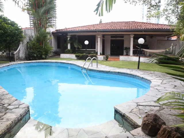 VENTA CASA EN ALTOS DEL GOLF