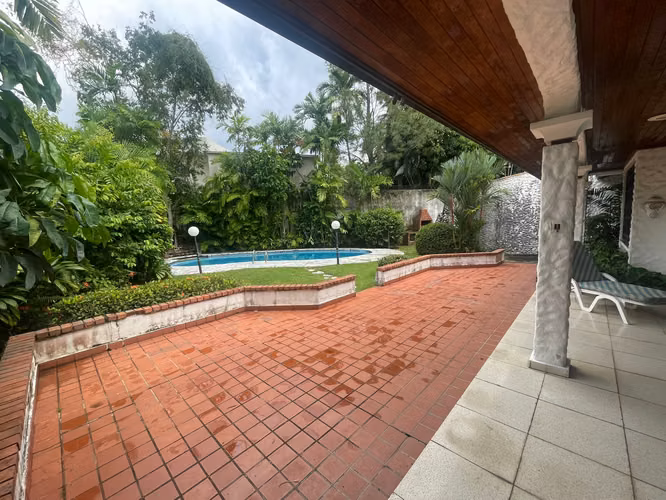 VENTA CASA EN ALTOS DEL GOLF