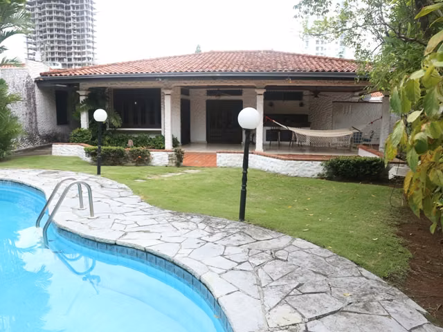 VENTA CASA EN ALTOS DEL GOLF