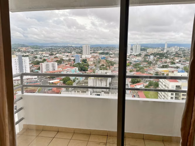 SE VENDE APARTAMENTO PH PARQUE LEFEVRE SKY