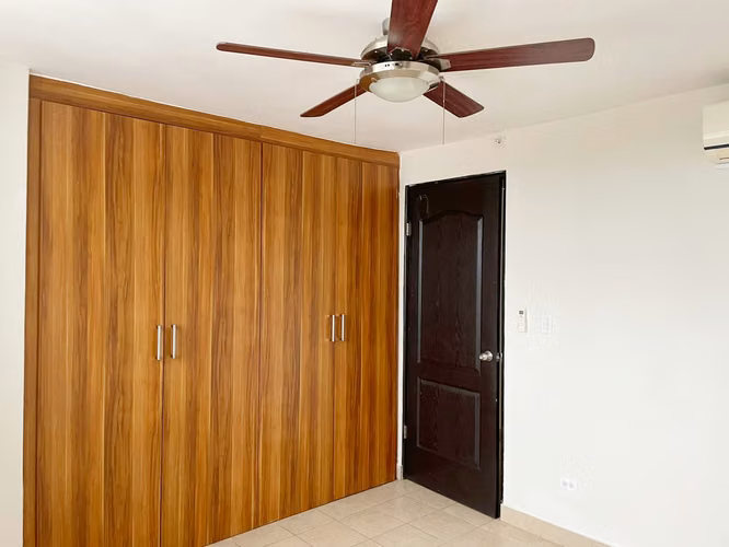 SE VENDE APARTAMENTO PH PARQUE LEFEVRE SKY
